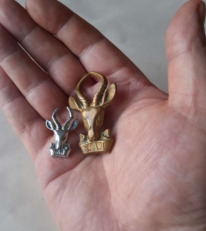 Vintage SA Infantry Brass Cap Badge and Chrome Collar Badge.