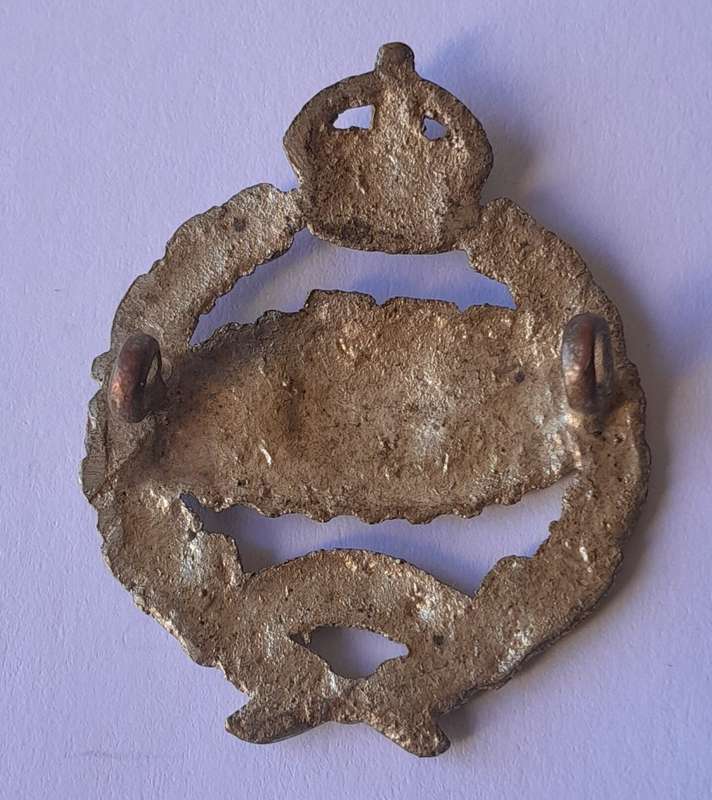 WW2 British Army Royal Tank Regiment Cap and Collar Badges.  Lugs Intact.