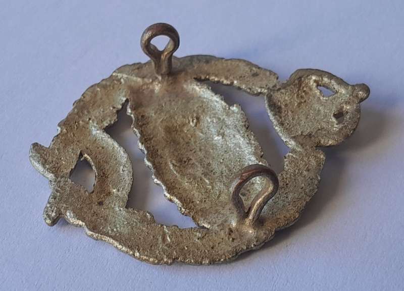 WW2 British Army Royal Tank Regiment Cap and Collar Badges.  Lugs Intact.