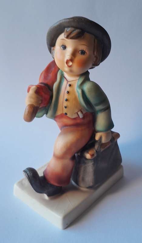 Vintage Hummel `The Merry Wanderer` Figurine. TMK 3 (1960-1972).
