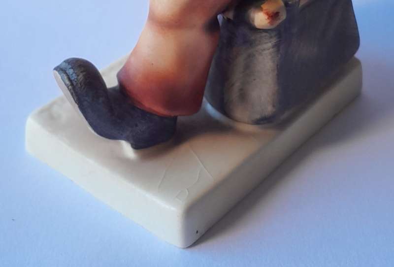 Vintage Hummel `The Merry Wanderer` Figurine. TMK 3 (1960-1972).