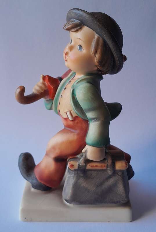 Vintage Hummel `The Merry Wanderer` Figurine. TMK 3 (1960-1972).