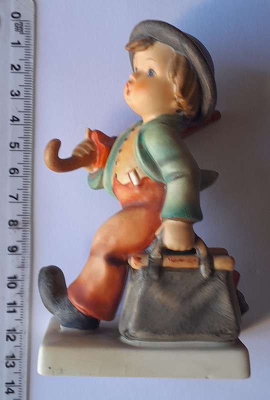 Vintage Hummel `The Merry Wanderer` Figurine. TMK 3 (1960-1972).