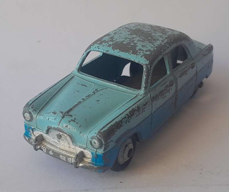 Dinky Toys Die Cast Ford Zephyr Saloon By Meccano. Made in England. No. 162.
