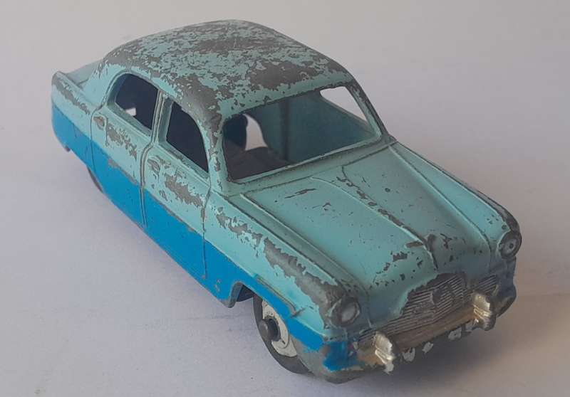 Dinky Toys Die Cast Ford Zephyr Saloon By Meccano. Made in England. No. 162.