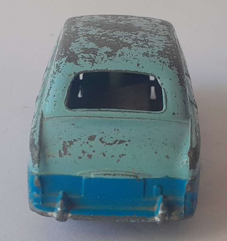 Dinky Toys Die Cast Ford Zephyr Saloon By Meccano. Made in England. No. 162.