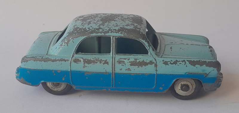 Dinky Toys Die Cast Ford Zephyr Saloon By Meccano. Made in England. No. 162.