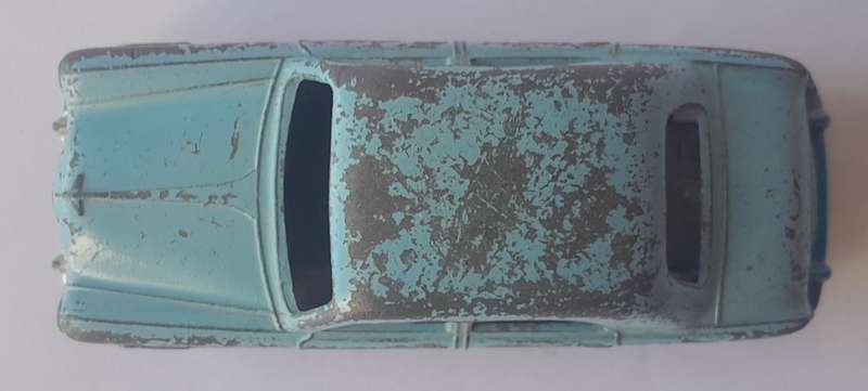 Dinky Toys Die Cast Ford Zephyr Saloon By Meccano. Made in England. No. 162.