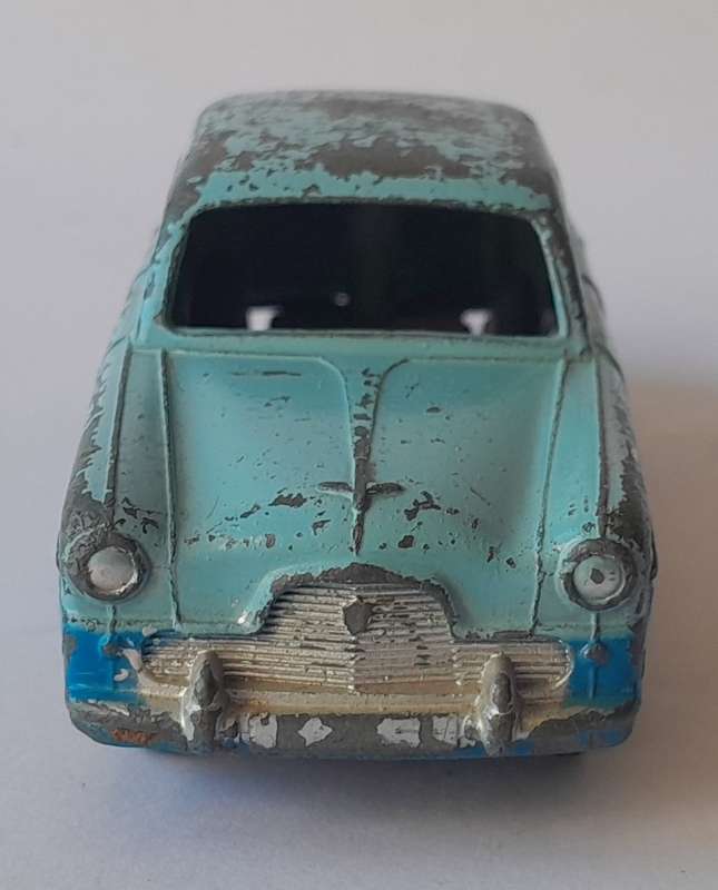 Dinky Toys Die Cast Ford Zephyr Saloon By Meccano. Made in England. No. 162.