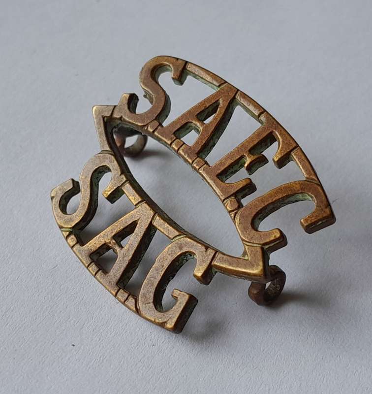 WW2 SA Engineer Corps Shoulder Title.  Lugs Intact.