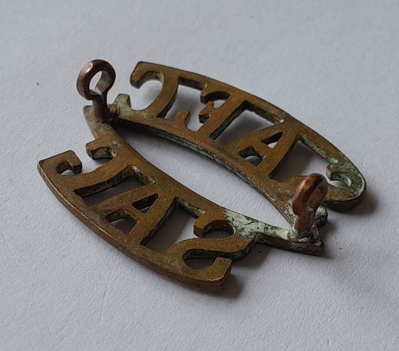 WW2 SA Engineer Corps Shoulder Title.  Lugs Intact.