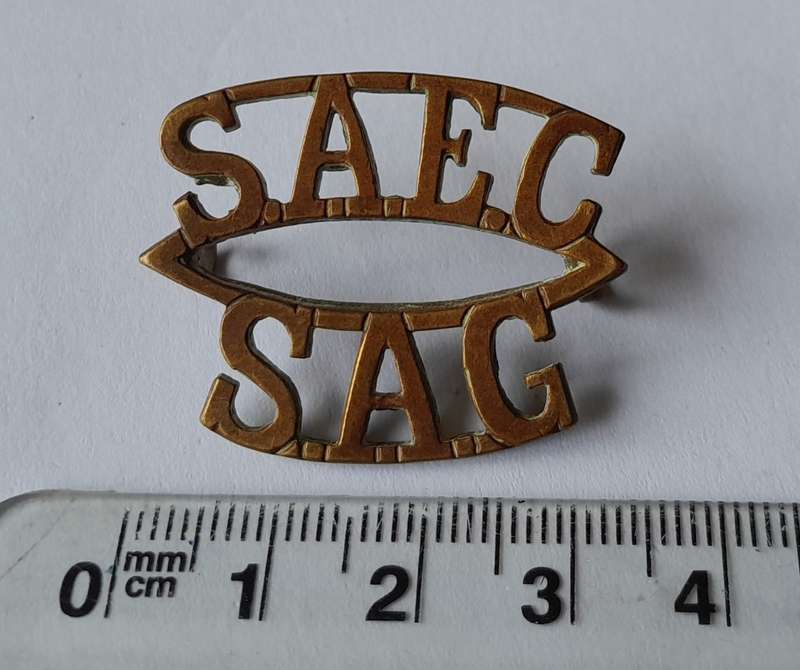 WW2 SA Engineer Corps Shoulder Title.  Lugs Intact.