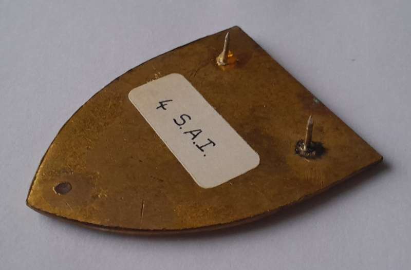SADF 4 South African Infantry (4 SAI) Battalion Shoulder Flash.  2 Pins Intact.