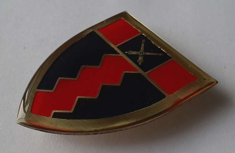 SADF 10 South African Artillery Brigade Shoulder Flash.  All Pins Intact.