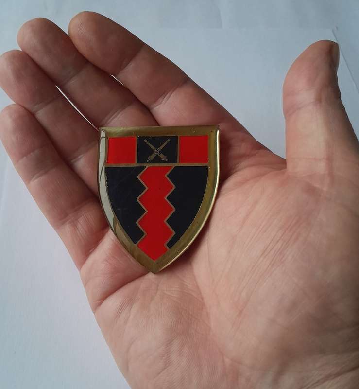 SADF 10 South African Artillery Brigade Shoulder Flash.  All Pins Intact.