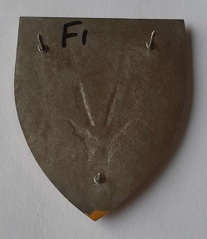 SADF 8 South African Infantry (8 SAI) Battalion Shoulder Flash.  All Pins Intact.