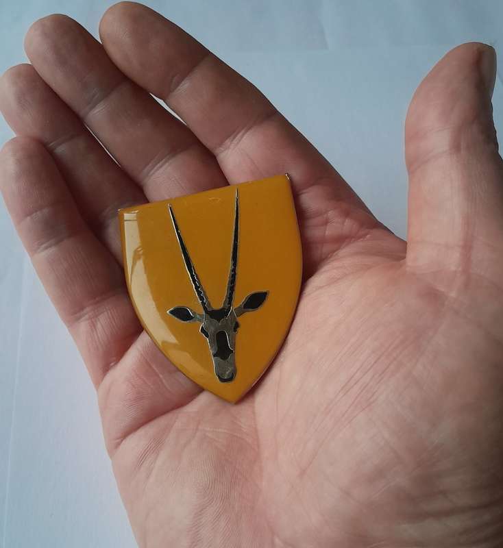 SADF 8 South African Infantry (8 SAI) Battalion Shoulder Flash.  All Pins Intact.