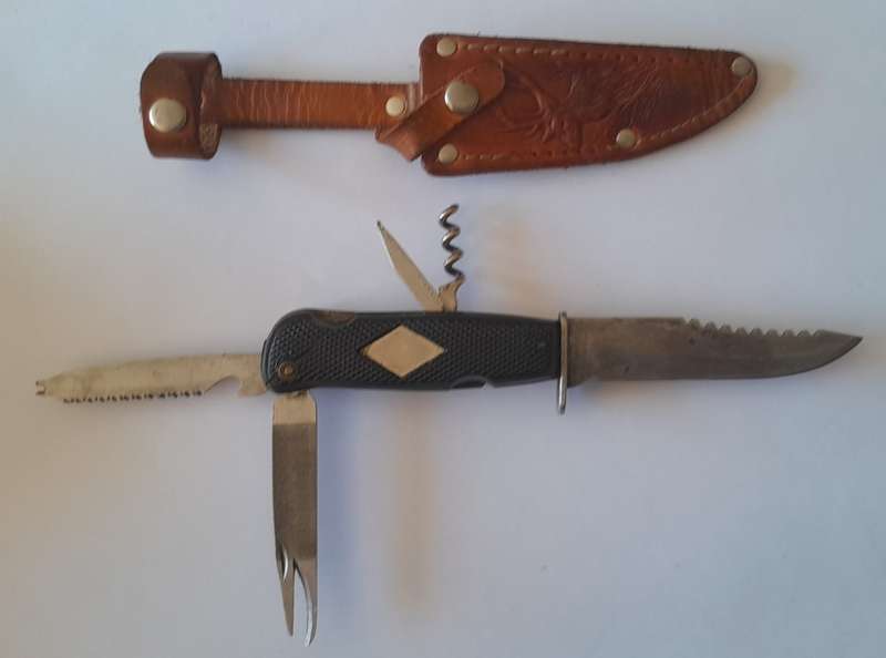 Vintage Solingen Germany Fixed-Blade Hunting Knife with Leather Sheath.  17cm