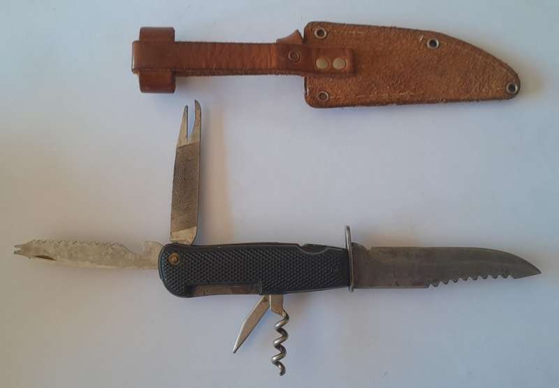 Vintage Solingen Germany Fixed-Blade Hunting Knife with Leather Sheath.  17cm
