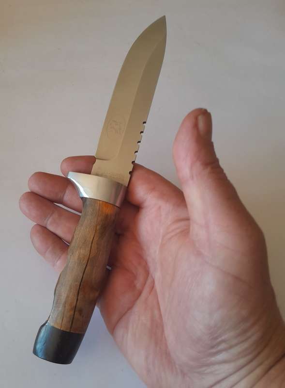 U.S.A Saber Columbia Wolf Survival Knife with Belt Sheath.  25cm.