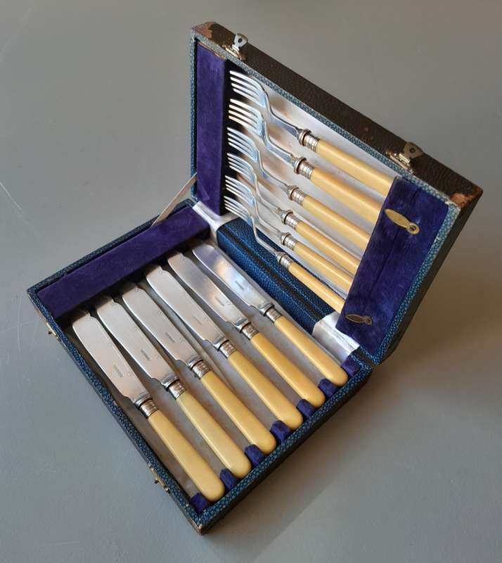 Antique Cased Silver Plate And Ivorine 12-Piece Fish Set. Excellent Condition.