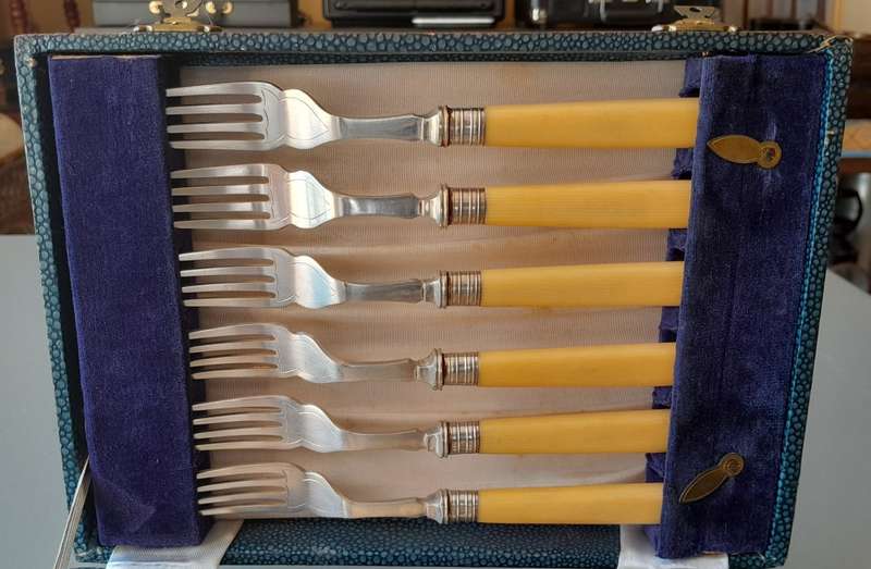 Antique Cased Silver Plate And Ivorine 12-Piece Fish Set. Excellent Condition.