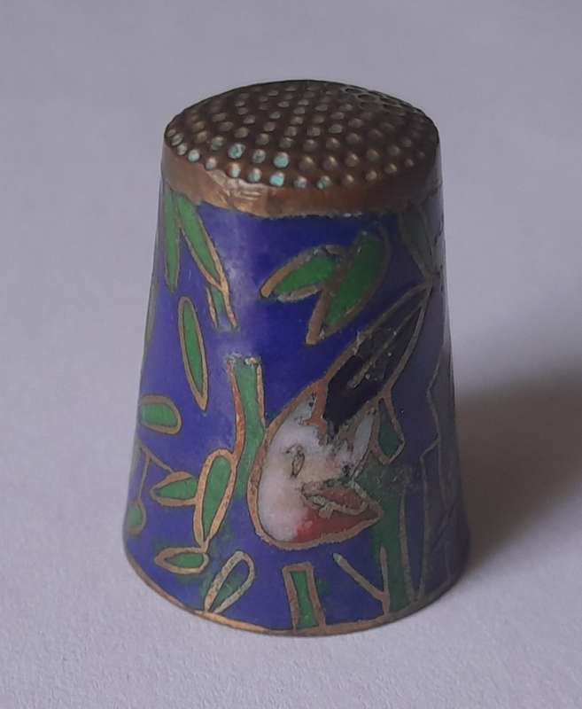 Vintage Chinese Cloisonne Enamel Thimble.