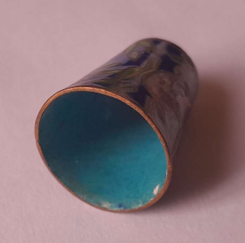 Vintage Chinese Cloisonne Enamel Thimble.