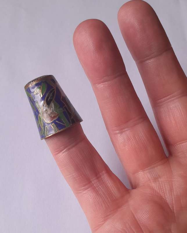Vintage Chinese Cloisonne Enamel Thimble.