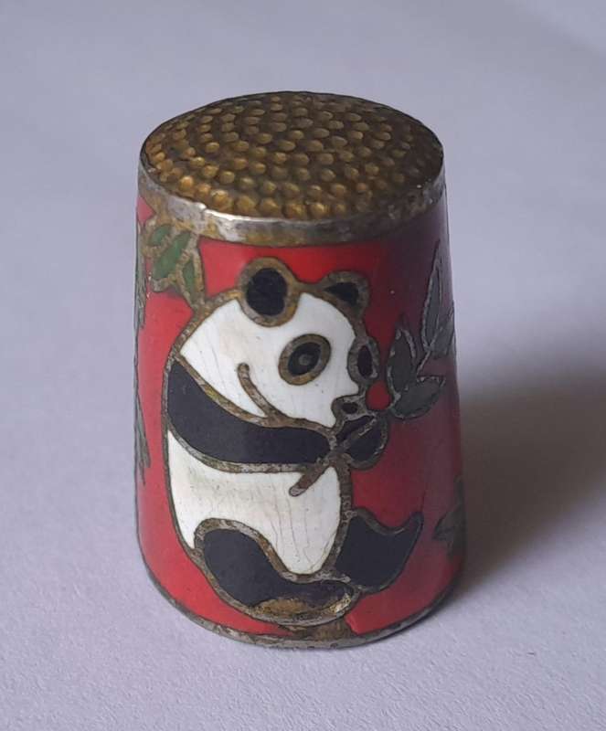 Vintage Chinese Cloissonne Enamel Thimble (Red).