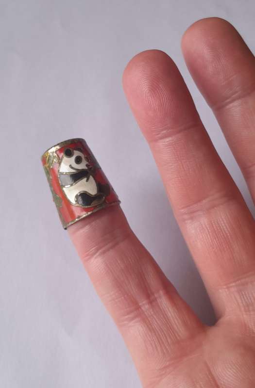 Vintage Chinese Cloissonne Enamel Thimble (Red).