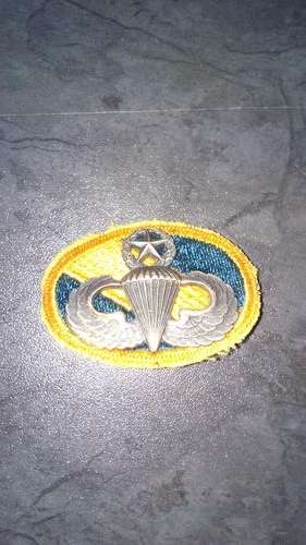 unknown paratrooper badge
