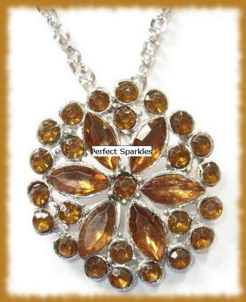 Gorgeous Pendant Necklace Set