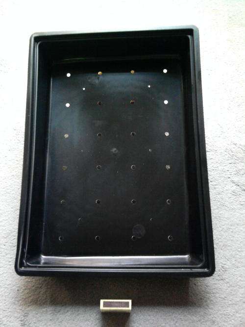 PLASTIC SEEDLING TRAY EXTRA LARGE 35 X 48CM