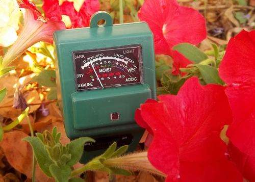 SOIL MOISTURE, PH AND LIGHT METER - 3 IN 1
