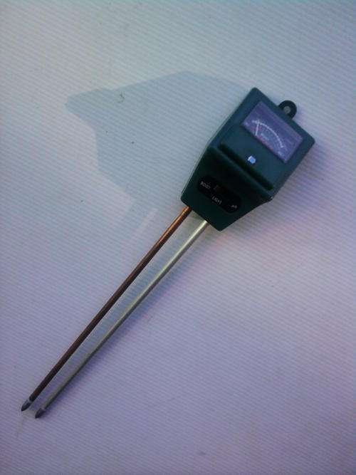 SOIL MOISTURE, PH AND LIGHT METER - 3 IN1