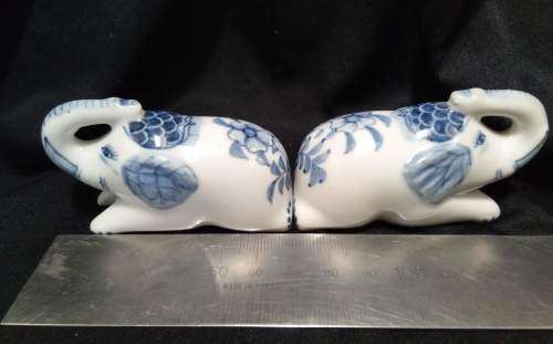 Cute vintage Elephant Salt and Pepper set
