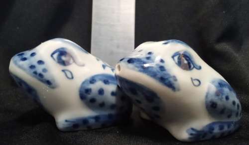 Frog blue and white porcelain Salt and Pepper set