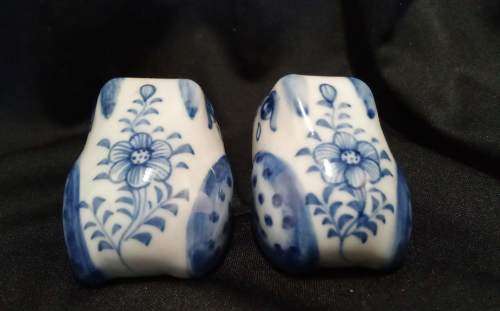 Frog blue and white porcelain Salt and Pepper set