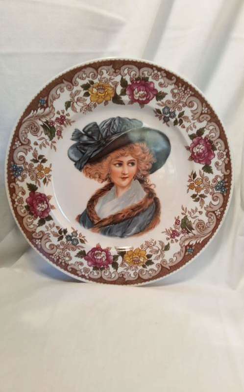 A pair of decorative Gloria Bayreuth Bavaria fine Porcelain plates