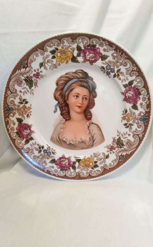 A pair of decorative Gloria Bayreuth Bavaria fine Porcelain plates