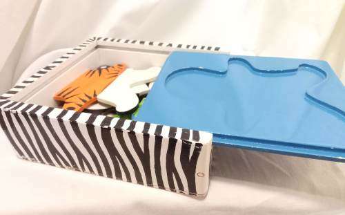 Lovely retro box with 6 three piece puzzles