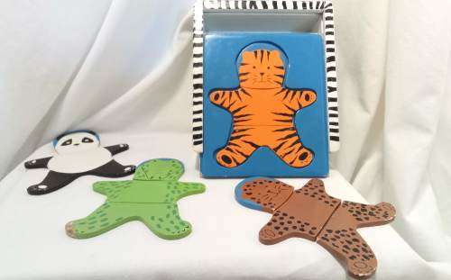 Lovely retro box with 6 three piece puzzles