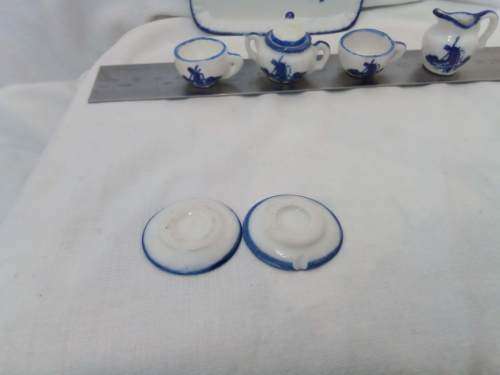 Cute little Delft style tea set