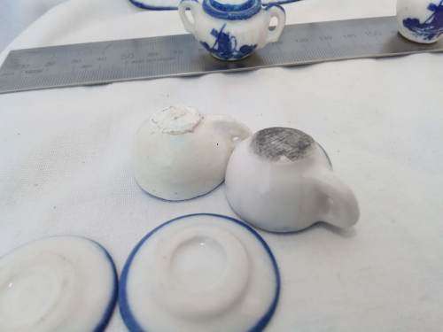 Cute little Delft style tea set