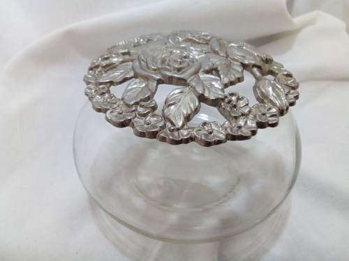 Glass potpourri bowl with metal lid
