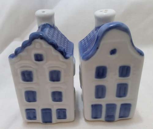 Salt and Pepper shakers in the style of KLM`s little houses