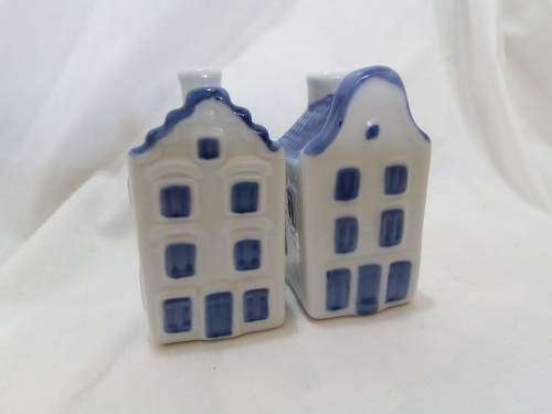 Salt and Pepper shakers in the style of KLM`s little houses