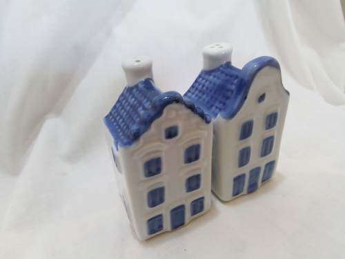 Salt and Pepper shakers in the style of KLM`s little houses