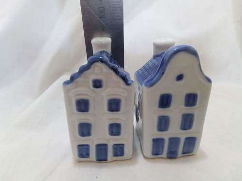 Salt and Pepper shakers in the style of KLM`s little houses